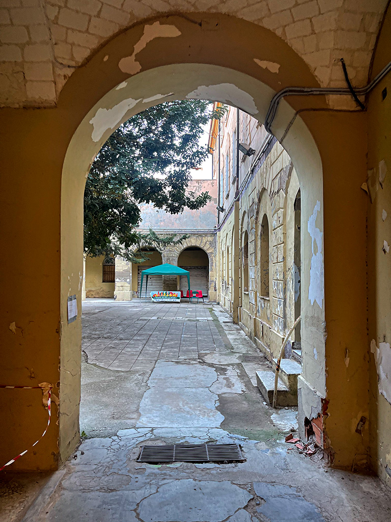 002 Cortile.jpg